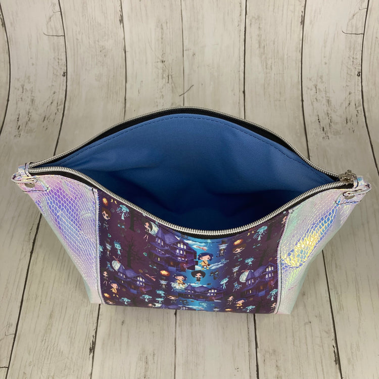 Peek-A-Boo Beauty Bag (Coraline, Silver)