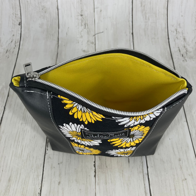 Trash to Treasure Pouch (Mums, Black)