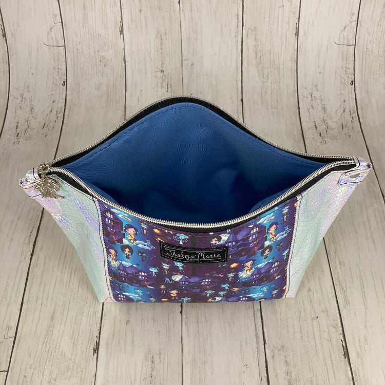 Peek-A-Boo Beauty Bag (Coraline, Silver)
