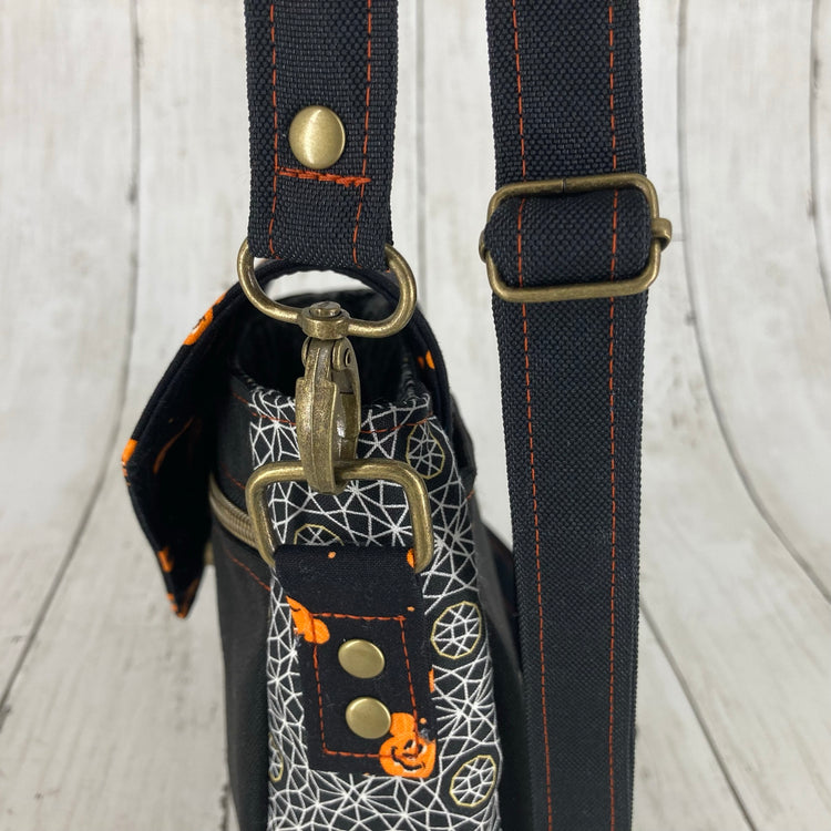 Acacia Crossbody Bag (Halloween Mouse)